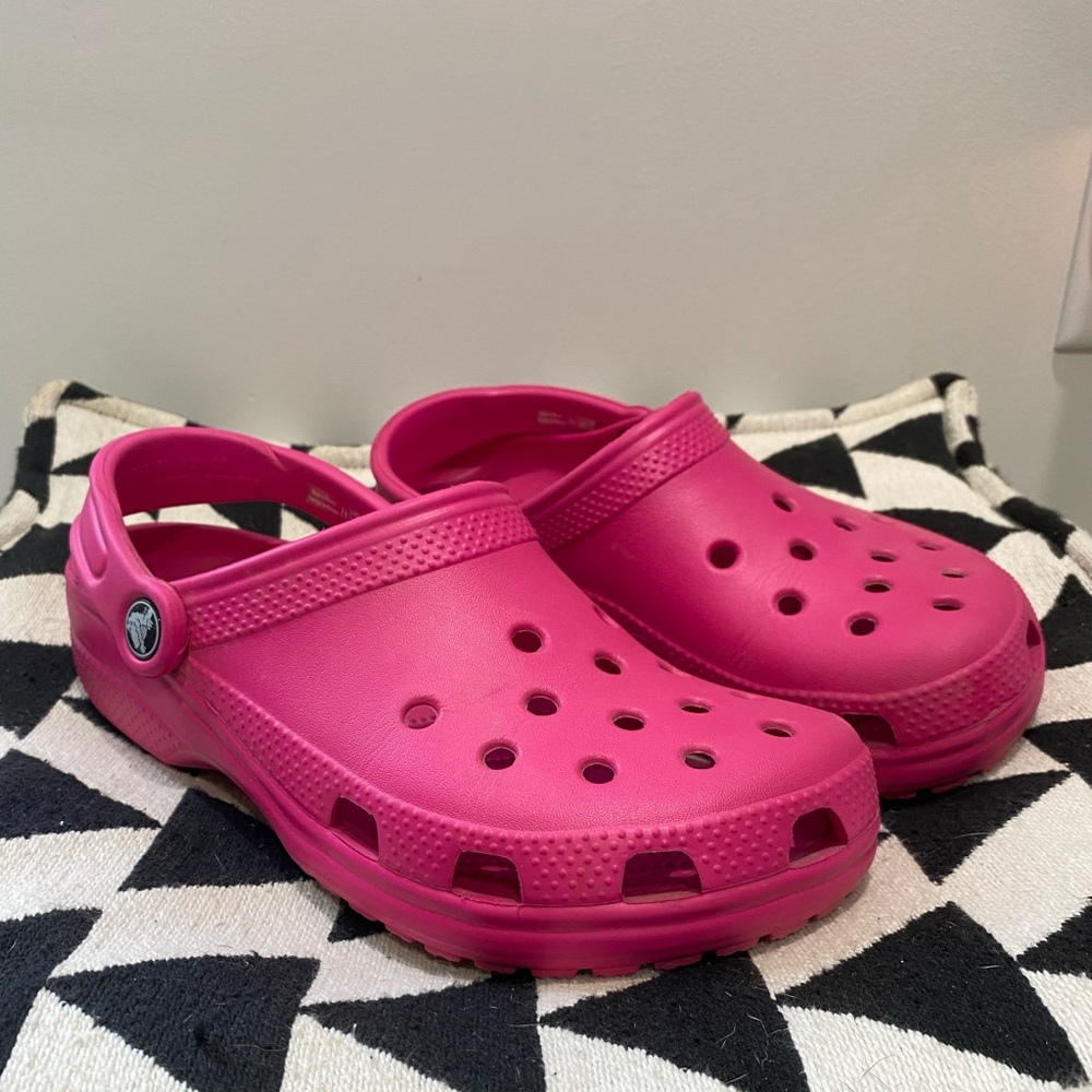 Crocs - hot pink size 8